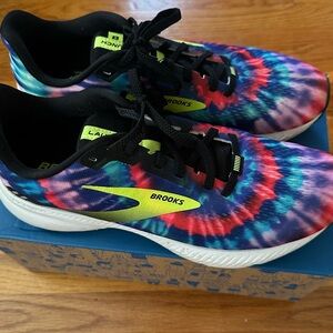 SOLD Brooks Tye Dye Launch 8 Sz 11